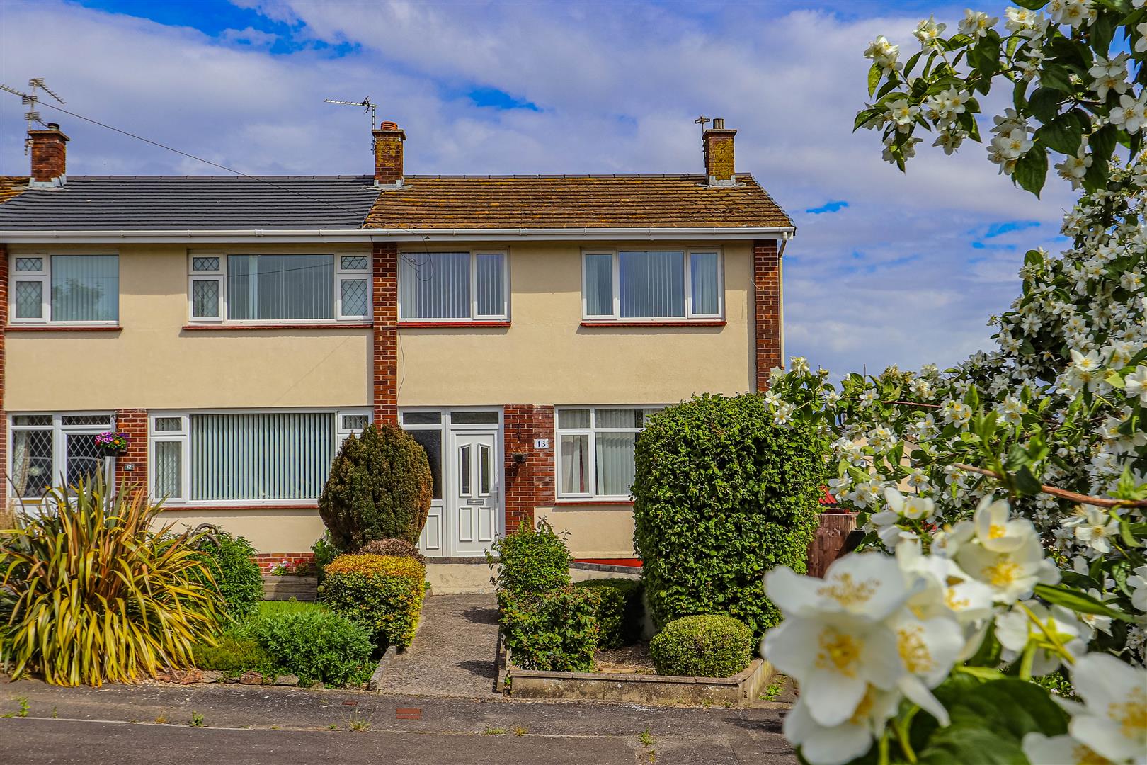Greenlawns, Barry